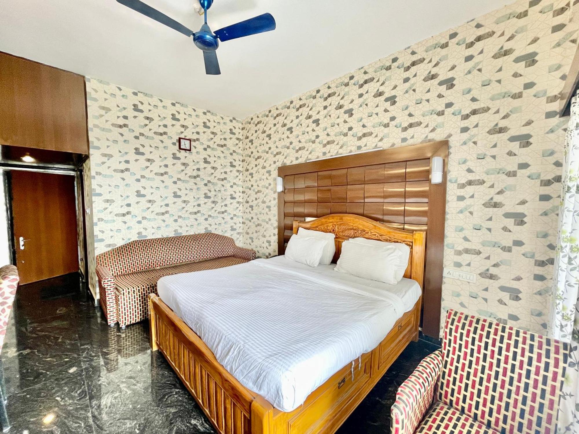 Hotel V-I Near Sea , Puri Private-Park -Gym-Spa Fully-Airconditioned-Hotel Lift-And-Parking-Facilities Breakfast-Included Exterior foto