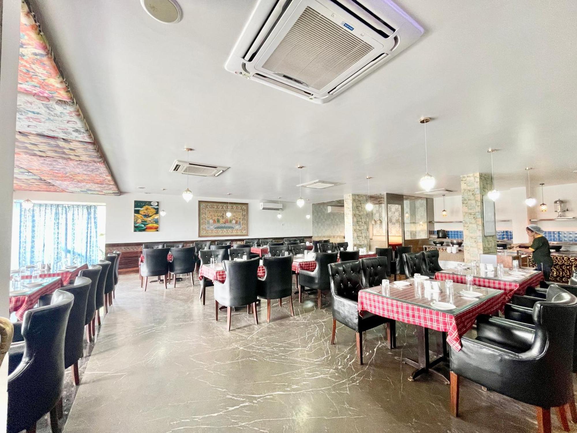 Hotel V-I Near Sea , Puri Private-Park -Gym-Spa Fully-Airconditioned-Hotel Lift-And-Parking-Facilities Breakfast-Included Exterior foto