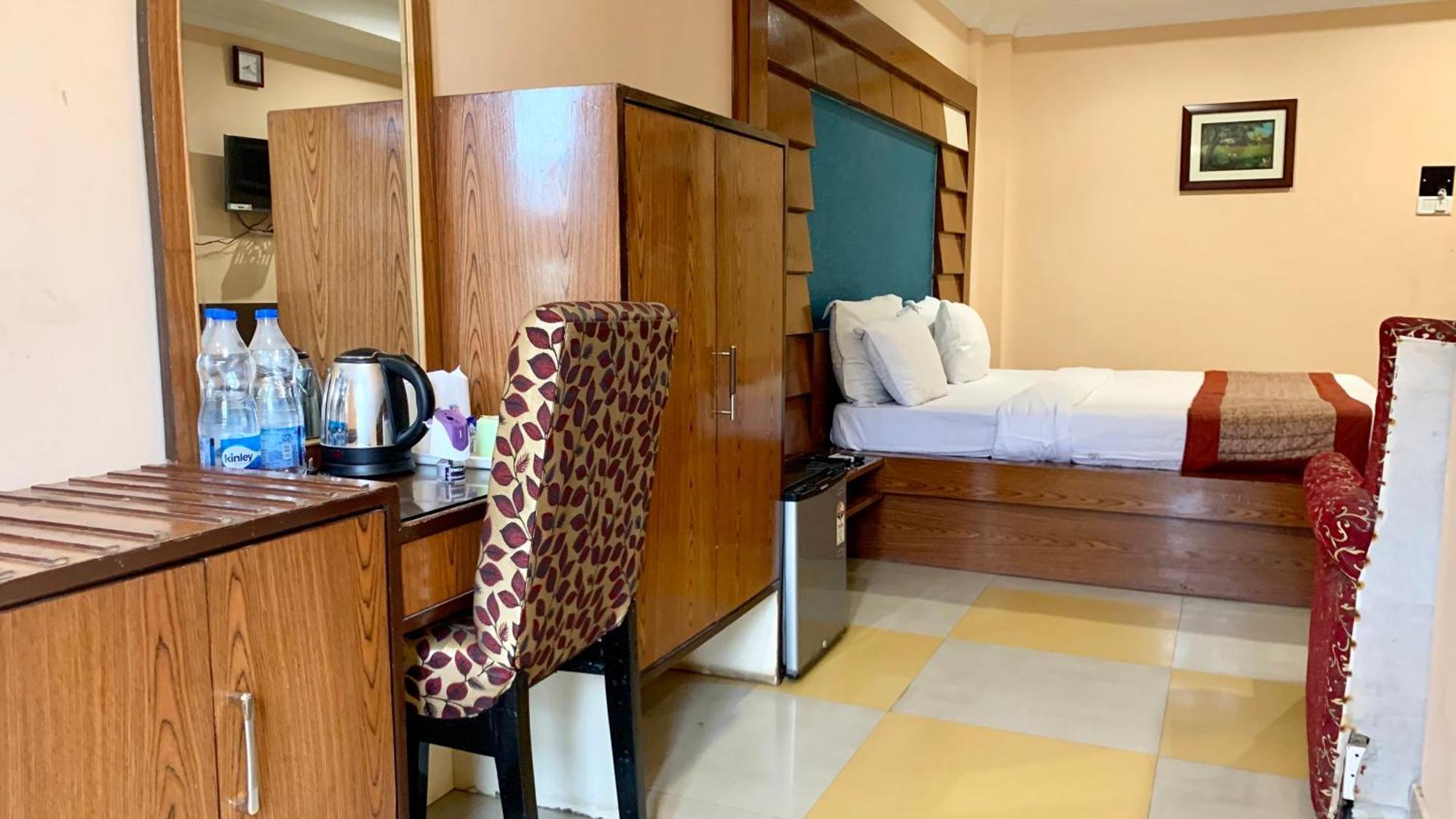 Hotel V-I Near Sea , Puri Private-Park -Gym-Spa Fully-Airconditioned-Hotel Lift-And-Parking-Facilities Breakfast-Included Exterior foto