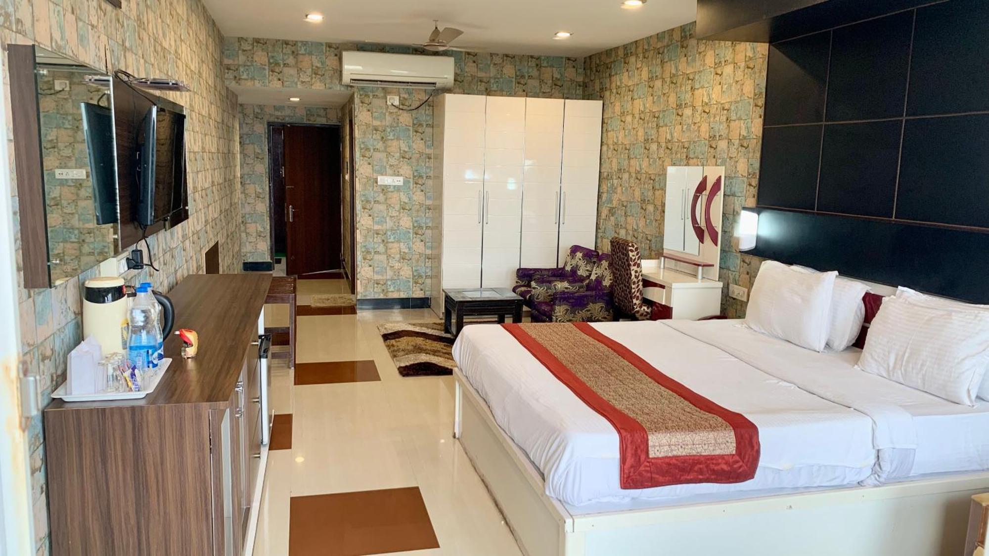 Hotel V-I Near Sea , Puri Private-Park -Gym-Spa Fully-Airconditioned-Hotel Lift-And-Parking-Facilities Breakfast-Included Exterior foto